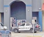 Le encuentran arma luego de volcar auto