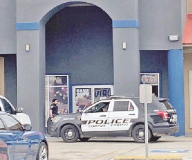 Le encuentran arma luego de volcar auto