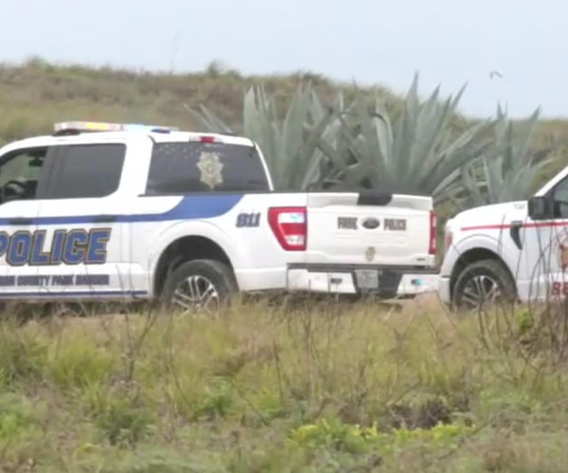 Armado con una sierra ataca a dos trabajadores