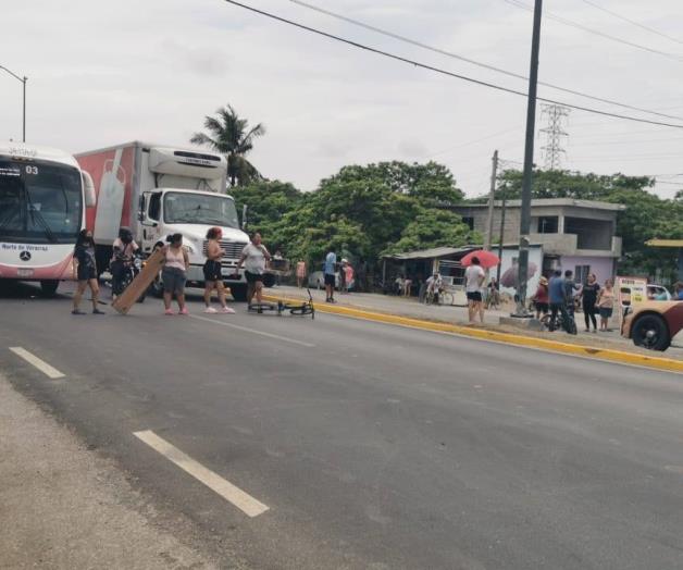 Bloquean carretera Tampico–Ciudad Valles por falta de luz