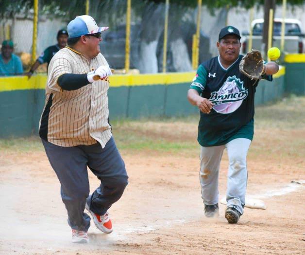 Yankees del Muchacho Alegre arrasan en Playoffs de Liga Burocrática de Softbol Yankees del Muchacho Alegre arrasan en Playoffs de Liga Burocrática de Softbol