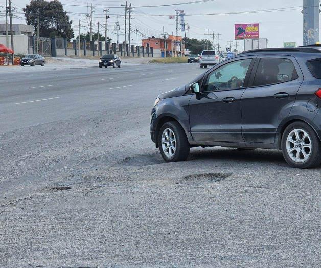 Baches en acceso de plaza comercial de Reynosa Baches en acceso de plaza comercial de Reynosa