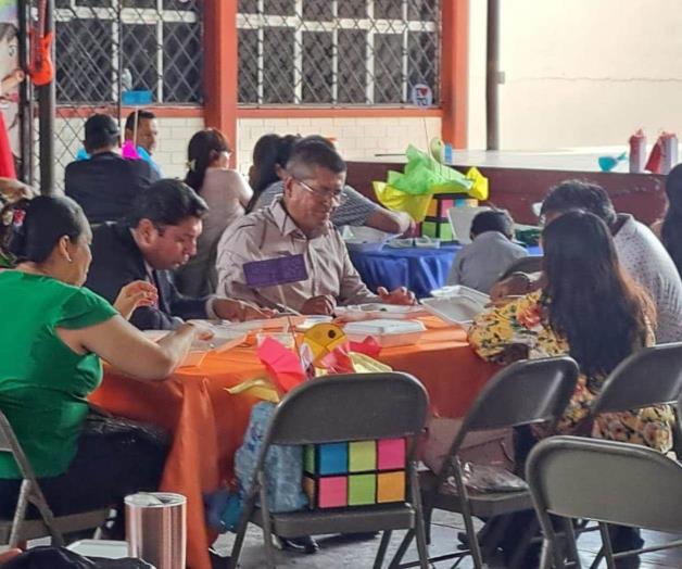 Fiesta retro en Escuela Lauro Aguirre celebra a mamás y papás con bailes Fiesta retro en Escuela Lauro Aguirre celebra a mamás y papás con bailes