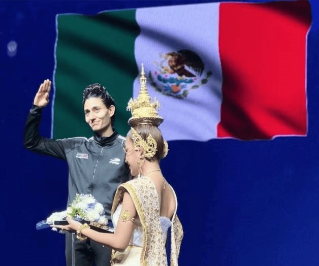 Laura Burgos se convierte en bicampeona mundial de Muay Thai