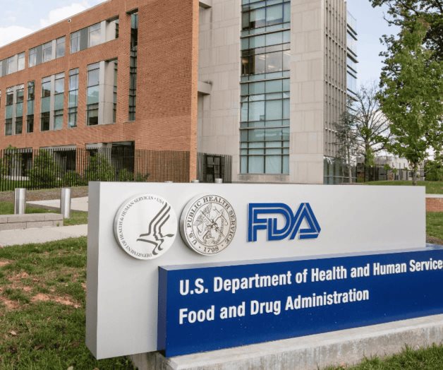 Aprueba la FDA vacuna de Moderna contra Covid