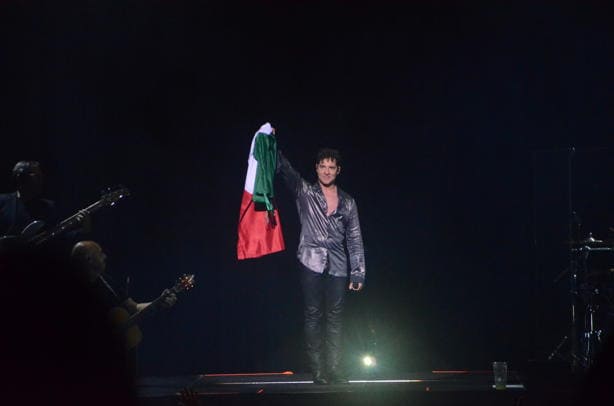 Bisbal con bandera de México