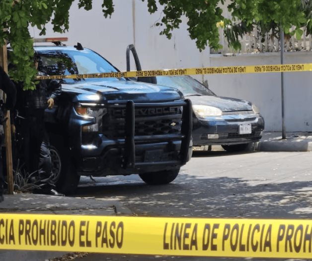 Fuerzas federales aseguran vehículos y explosivos en Culiacán Fuerzas federales aseguran vehículos y explosivos en Culiacán