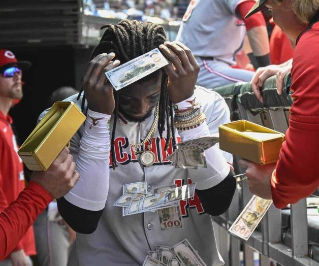 Elly De La Cruz pega HR tras enterarse de la muerte de su hermana Elly De La Cruz pega HR tras enterarse de la muerte de su hermana