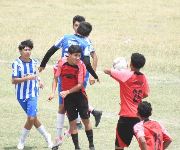 Rayados se mantienen en la cima