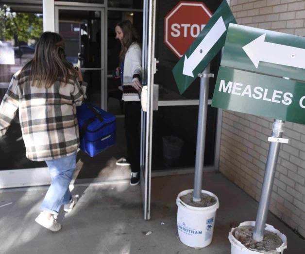 Recomienda EU a viajeros se vacunen contra el sarampión