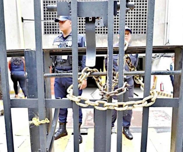 Chantaje de la CNTE en Segob deja funcionarios encerrados