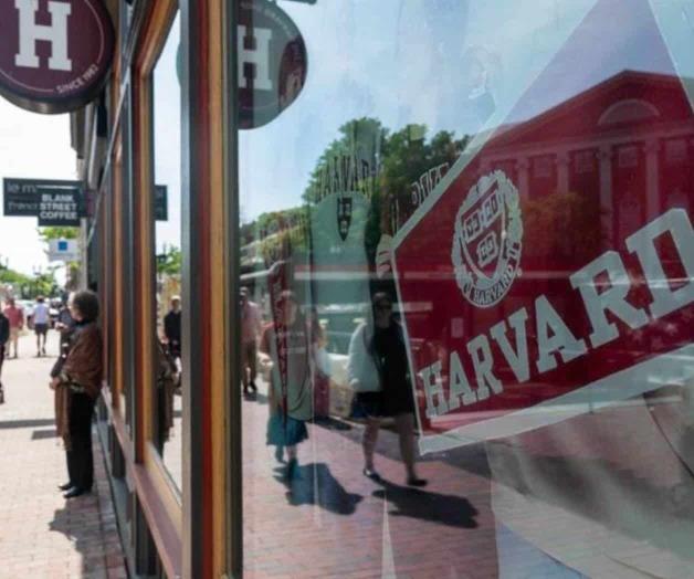 Estudiantes de Harvard en incertidumbre tras decisi&oacute;n de Trump