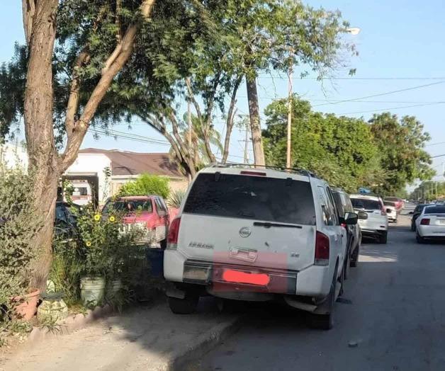 Saturan vehículos a clínica del ISSSTE Saturan vehículos a clínica del ISSSTE