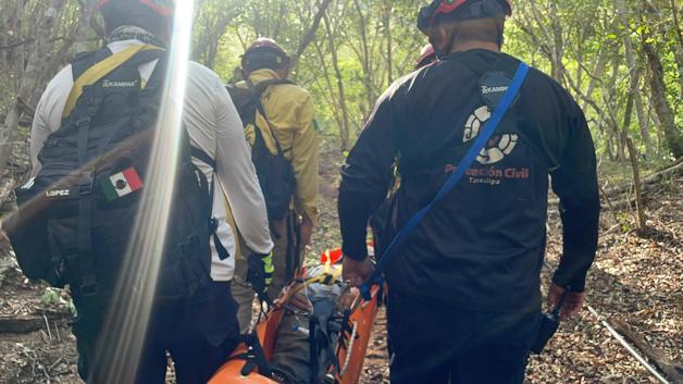 Tras 12 horas atrapado, hombre es rescatado de barranco en sierra de Aldama Tras 12 horas atrapado, hombre es rescatado de barranco en sierra de Aldama