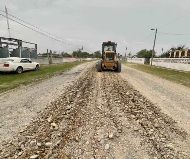Rehabilitan calles de terracería Rehabilitan calles de terracería
