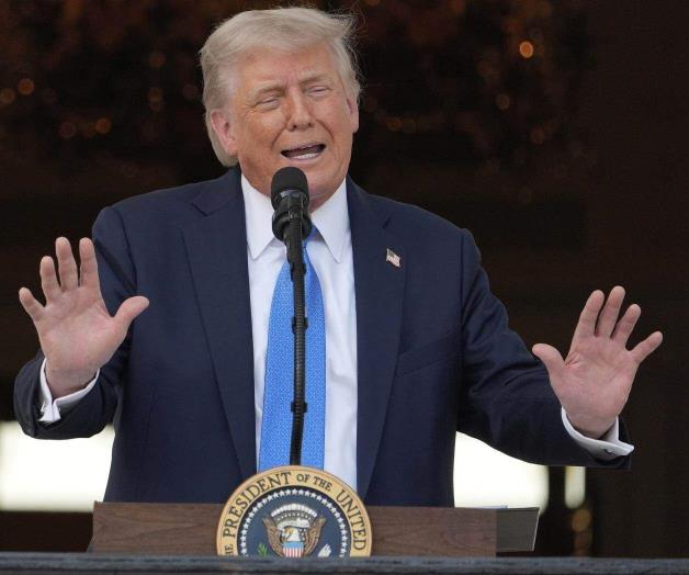 Trump anuncia veto a viajeros de 12 países