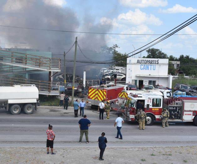 Incendio en yonke de autopartes en Libramiento Oriente de Reynosa