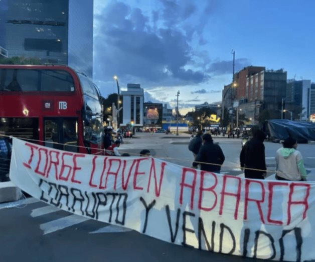 Normalistas de Chiapas generan caos en cruce de Reforma e Insurgentes