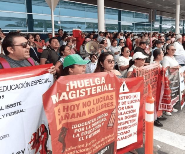 CNTE toma instalaciones del Aeropuerto Internacional de Mérida CNTE toma instalaciones del Aeropuerto Internacional de Mérida