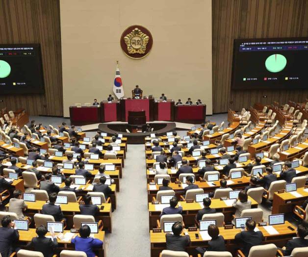 Parlamento surcoreano aprueba investigaciones especiales a Yoon y su esposa Parlamento surcoreano aprueba investigaciones especiales a Yoon y su esposa