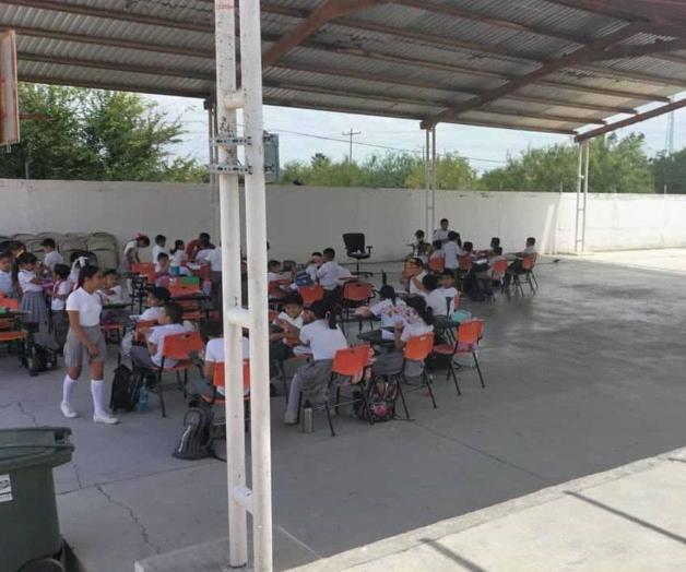 Reciben clases bajo el techado en escuela rural de Reynosa Reciben clases bajo el techado en escuela rural de Reynosa