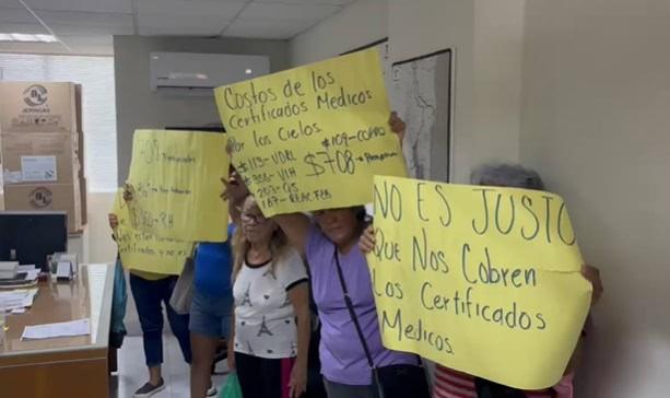 Protestan por cobros en certificados médicos en Ciudad Victoria