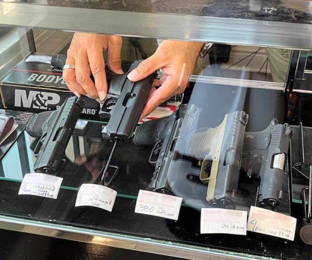 Sentencian a dos por compra de armamento Sentencian a dos por compra de armamento