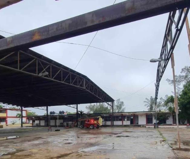 Faltan techumbres en primarias del sur Faltan techumbres en primarias del sur