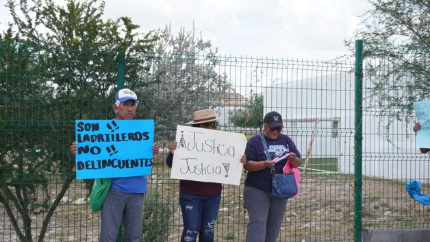Protestan los familiares de 3 detenidos