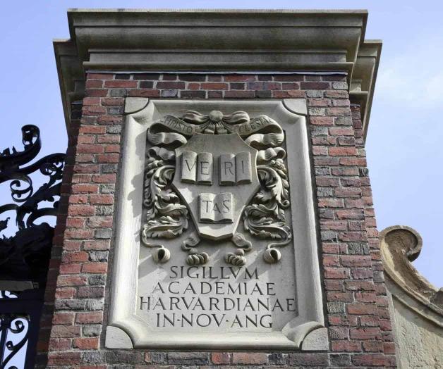 Suspenden veto contra estudiantes extranjeros