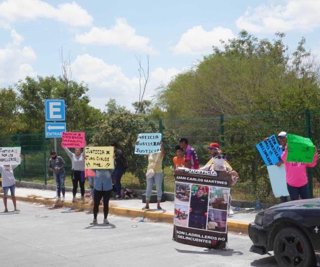 Protestan los familiares de 3 detenidos Protestan los familiares de 3 detenidos