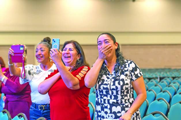 Alumno de preparatoria gana un auto