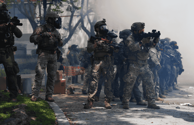 Despliegan agentes de la Guardia Nacional de EU para controlar protestas en Los Ángeles