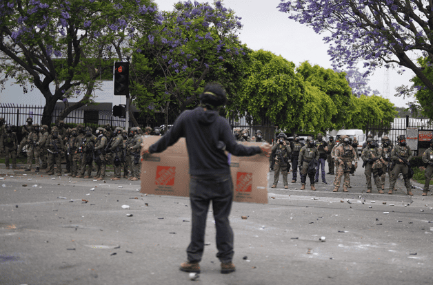 Despliegan agentes de la Guardia Nacional de EU para controlar protestas en Los Ángeles