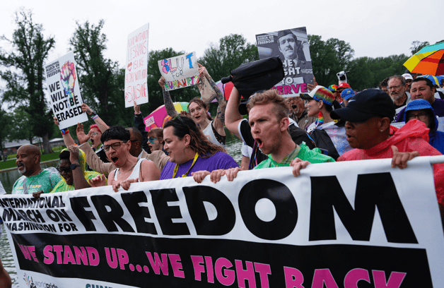 Marcha de Orgullo Gay en EEUU se convierte en protesta contra Trump