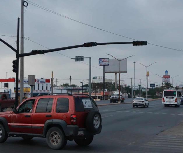 Falla de semáforos en bulevar Morelos de Reynosa provoca caos vial en Perote y C Quince Falla de semáforos en bulevar Morelos de Reynosa provoca caos vial en Perote y C Quince