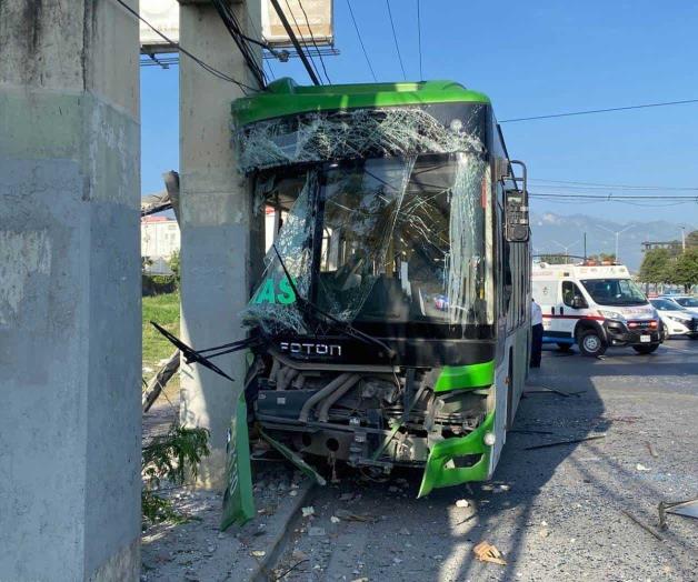 Accidente con camión deja 12 heridos en Guadalupe