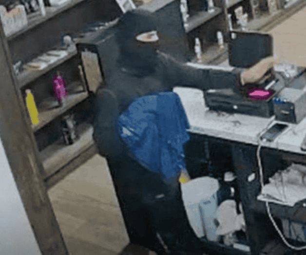 Indagan robo agravado en una tienda de vapeo Indagan robo agravado en una tienda de vapeo