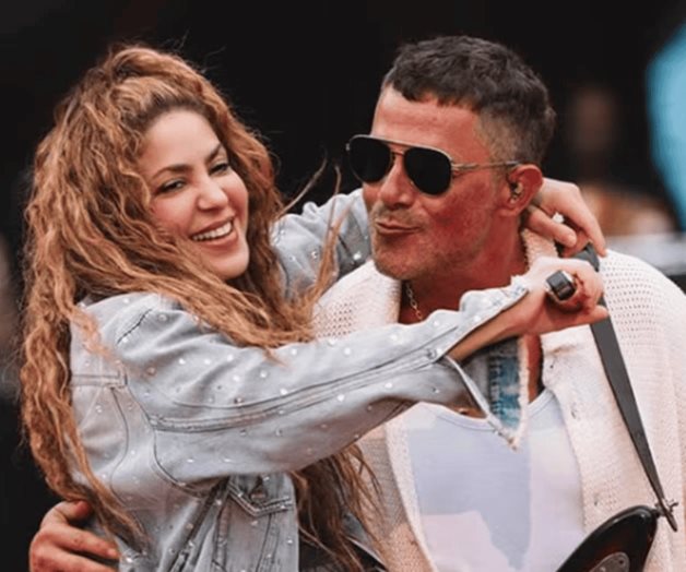 Alejandro Sanz y Shakira expresan su amor en el escenario