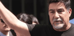 Acusan a líder sindical de obstruir a un agente durante redada migratoria