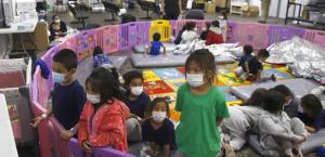 Ordena juez reconsidere casos de niños migrantes