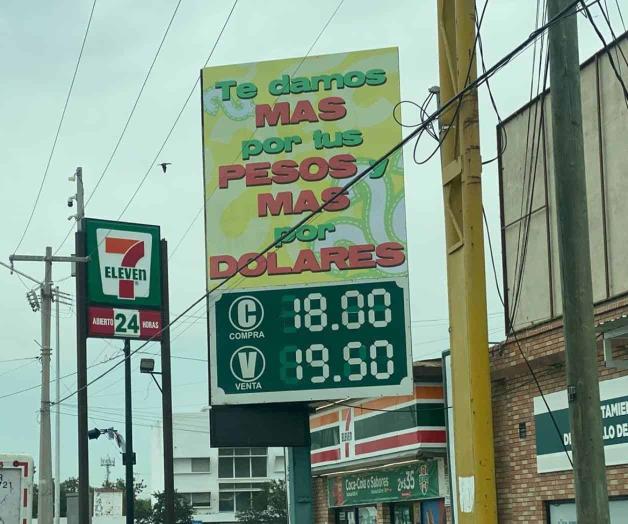 Sufre d&oacute;lar ligera ca&iacute;da; se recupera peso mexicano