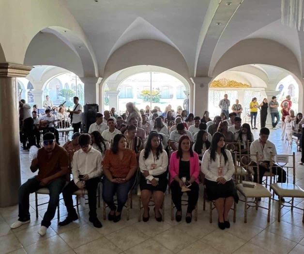 Celebran jóvenes su confirmación Celebran jóvenes su confirmación