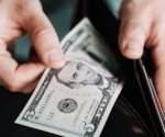 Tipo de cambio rompe el piso de los 19 pesos