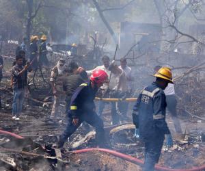 Reportan un sobreviviente de avionazo en la India; viajaban 242 personas a bordo