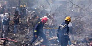 Reportan un sobreviviente de avionazo en la India; viajaban 242 personas a bordo