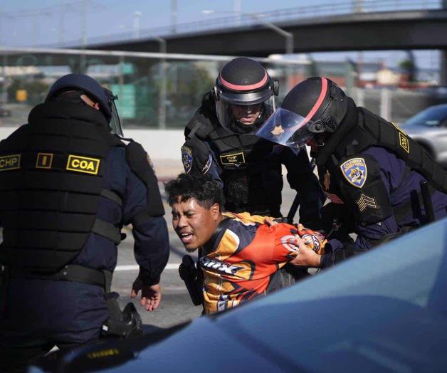 Arrestan a m&aacute;s de 20 tras noche de toque de queda