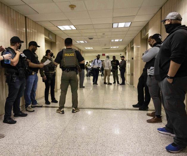 Aumentan arrestos en juzgados para acelerar las deportaciones