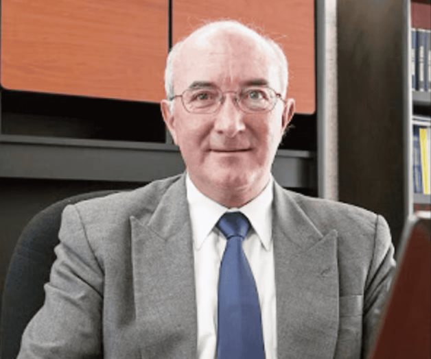 Arrestan en el AICM a sacerdote de los Legionarios de Cristo