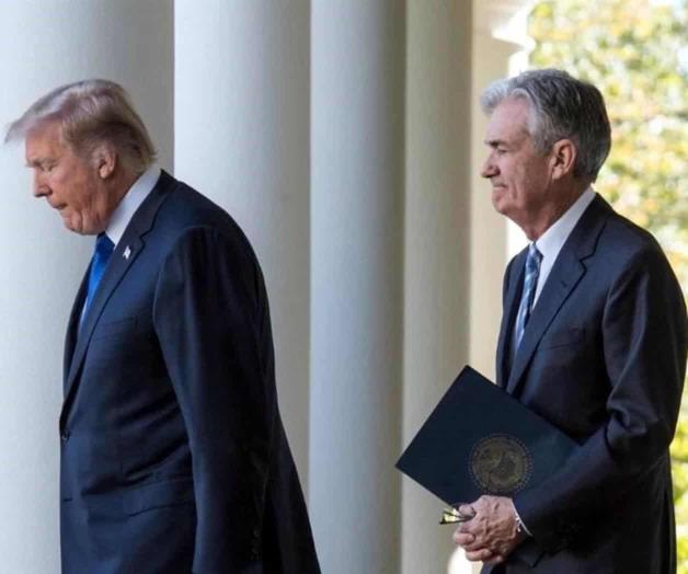 Trump llama tonto al jefe de la Fed por tasas